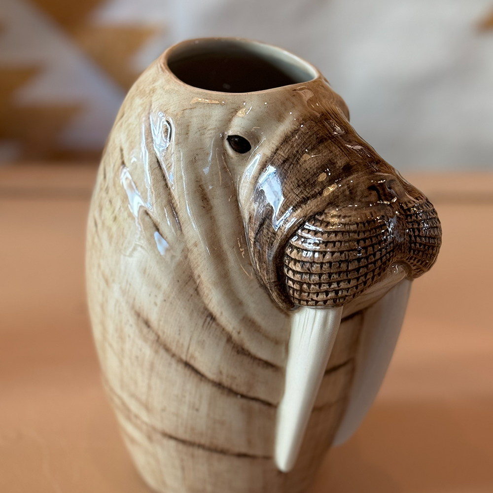 Walross Vase von Quail Ceramics aus Keramik, im Farbton beige