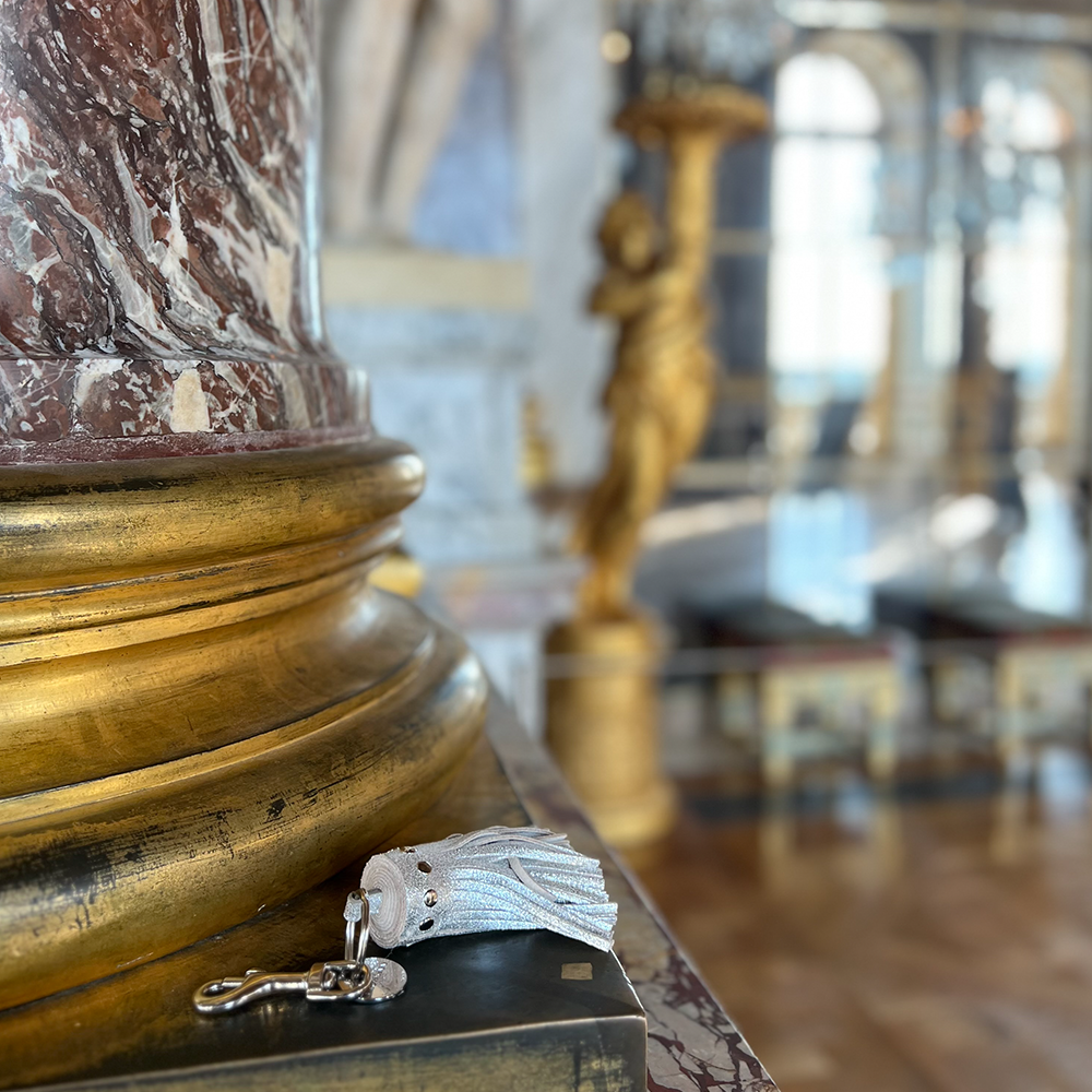 Schlüsselanhänger TASSEL aus Leder im Farbton silber 'silver'