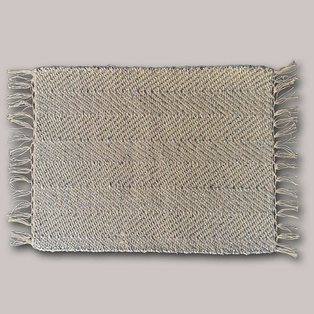 Tischset textil im glamour Farbton silber mit Fischgratmuster von FROHSINN