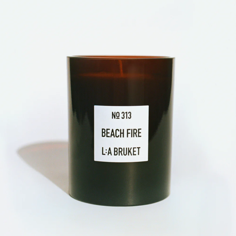 Duftkerze No. 313 Beach Fire von L:A Bruket in braunem Glas
