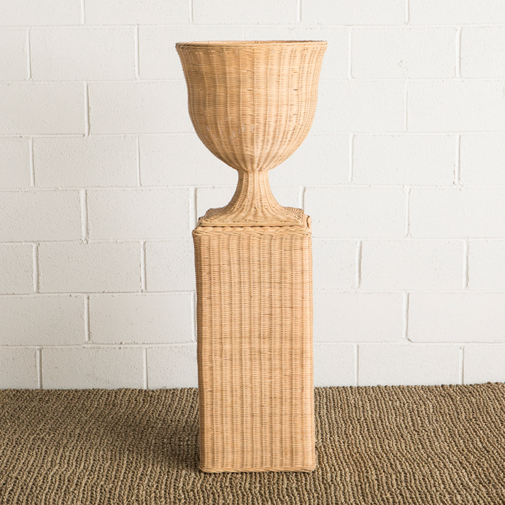 Vase mit Sockel ATENEA von Mahe Homeware Spanien, Handgefertigt aus Rattan