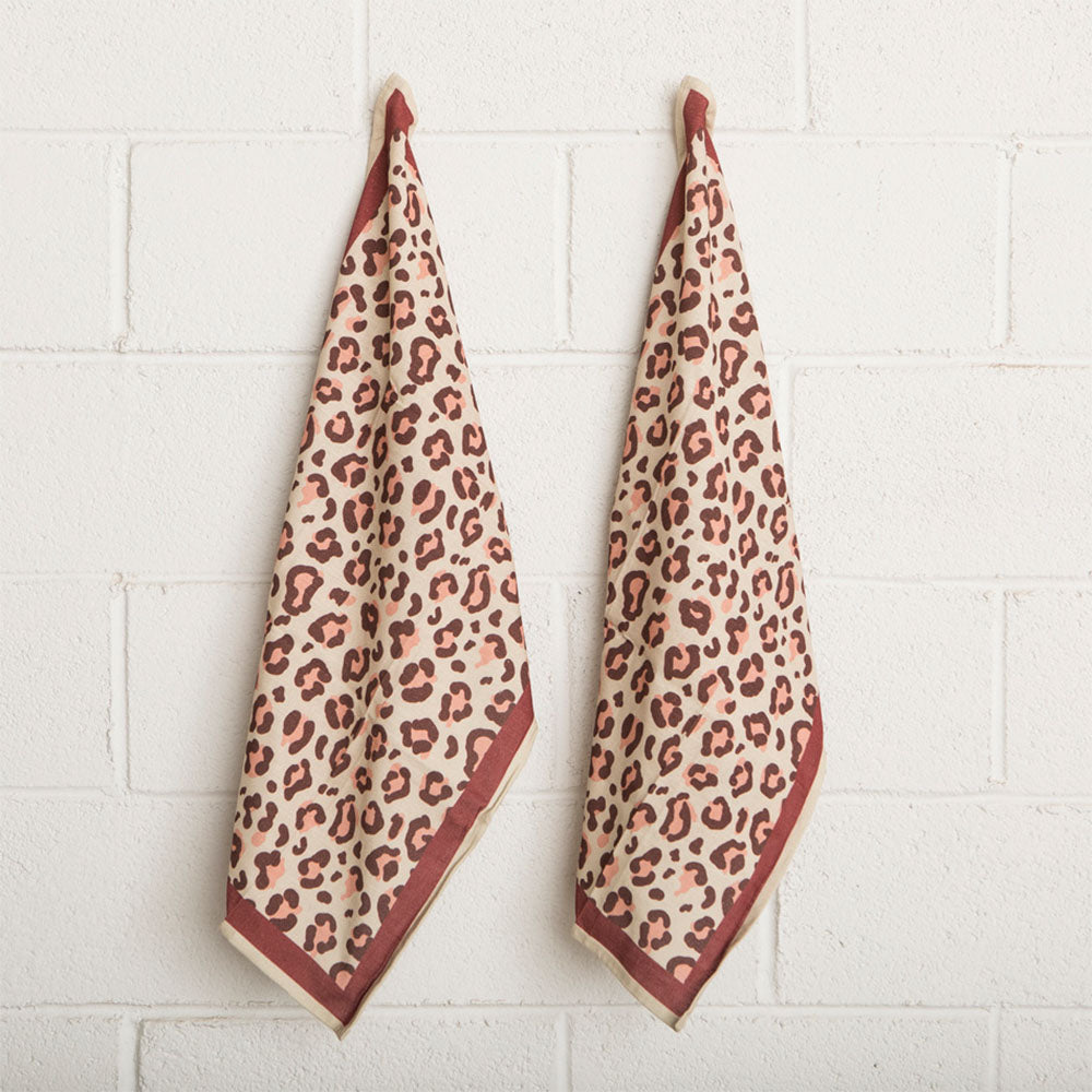 Geschirrtuch mit Leopard Druck im Farbton rot & rosa