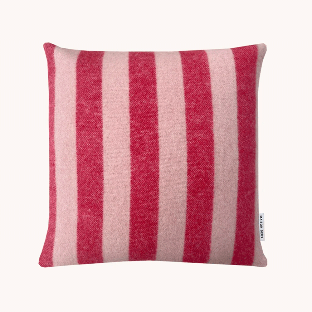 Kissenbezug CANDY WRAP im Farbton rosa/kirsch von Maison Deux