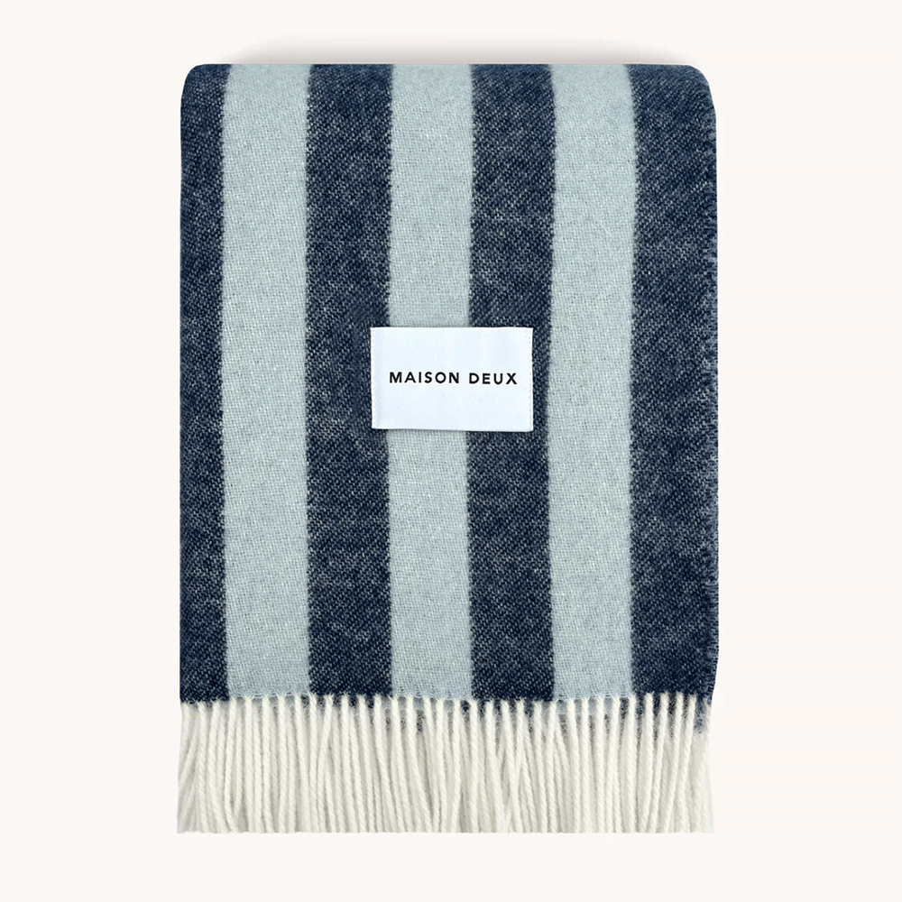 Decke CANDY WRAP im Farbton navy / ice blue von Maison Deux
