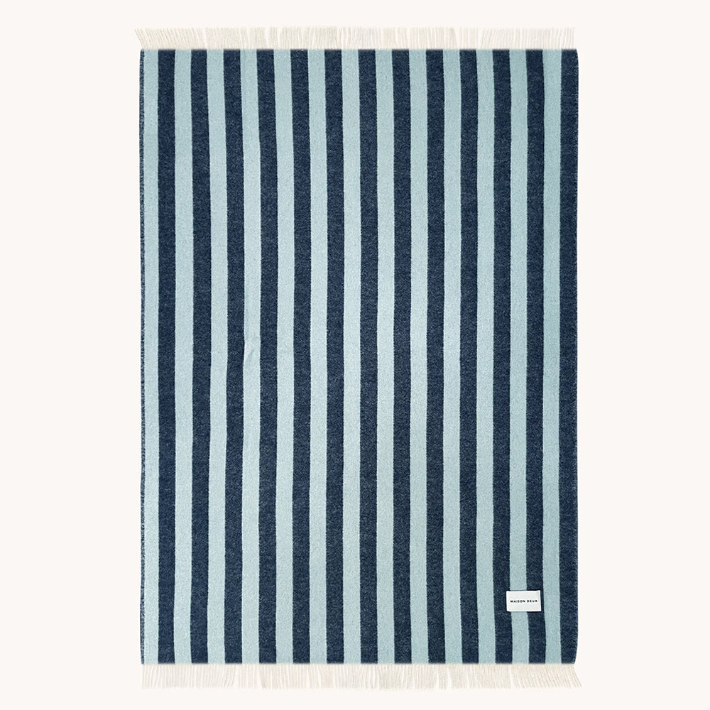 Decke CANDY WRAP im Farbton navy / ice blue von Maison Deux