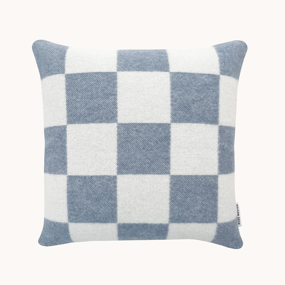 Kissenbezug im Muster CHECKERBOARD im Farbton denim/weiss von Maison Deux