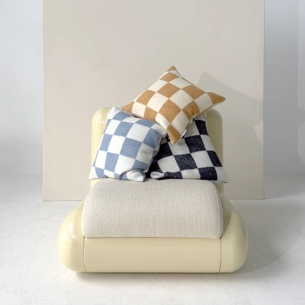 Kissenbezug im Muster CHECKERBOARD im Farbton denim/weiss von Maison Deux