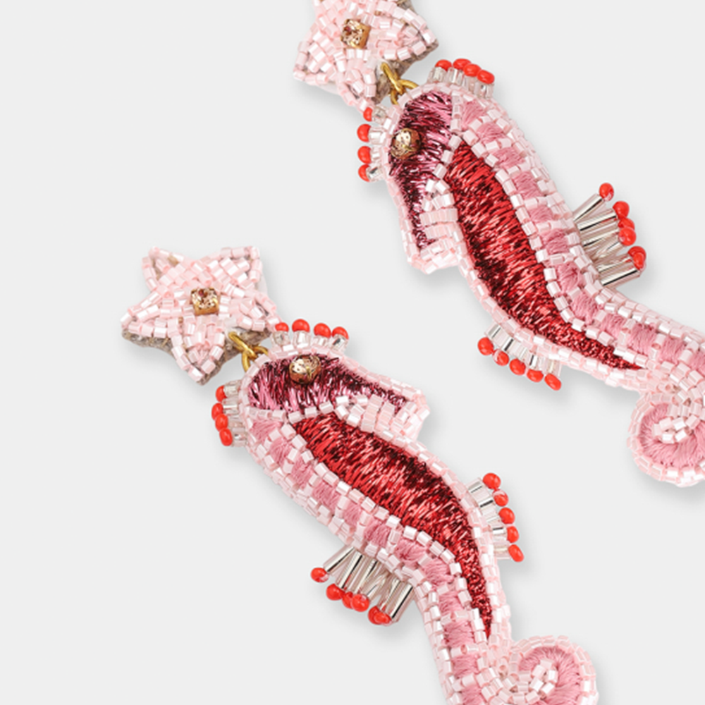 Ohrringe SEAHORSE im Farbton rosa von Olivia Dar, Handwerkskunst von Indien