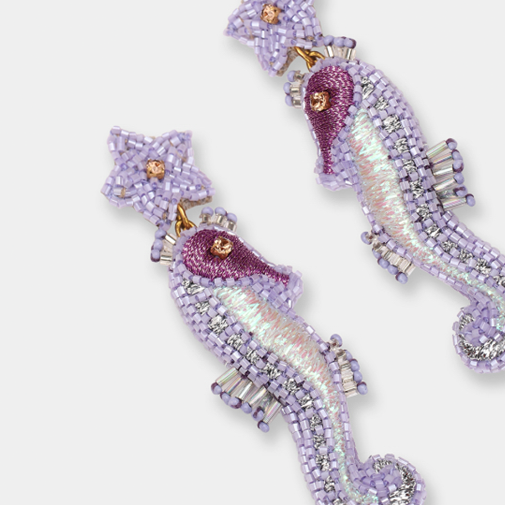 Ohrringe SEAHORSE im Farbton violett von Olivia Dar, Handwerkskunst von Indien