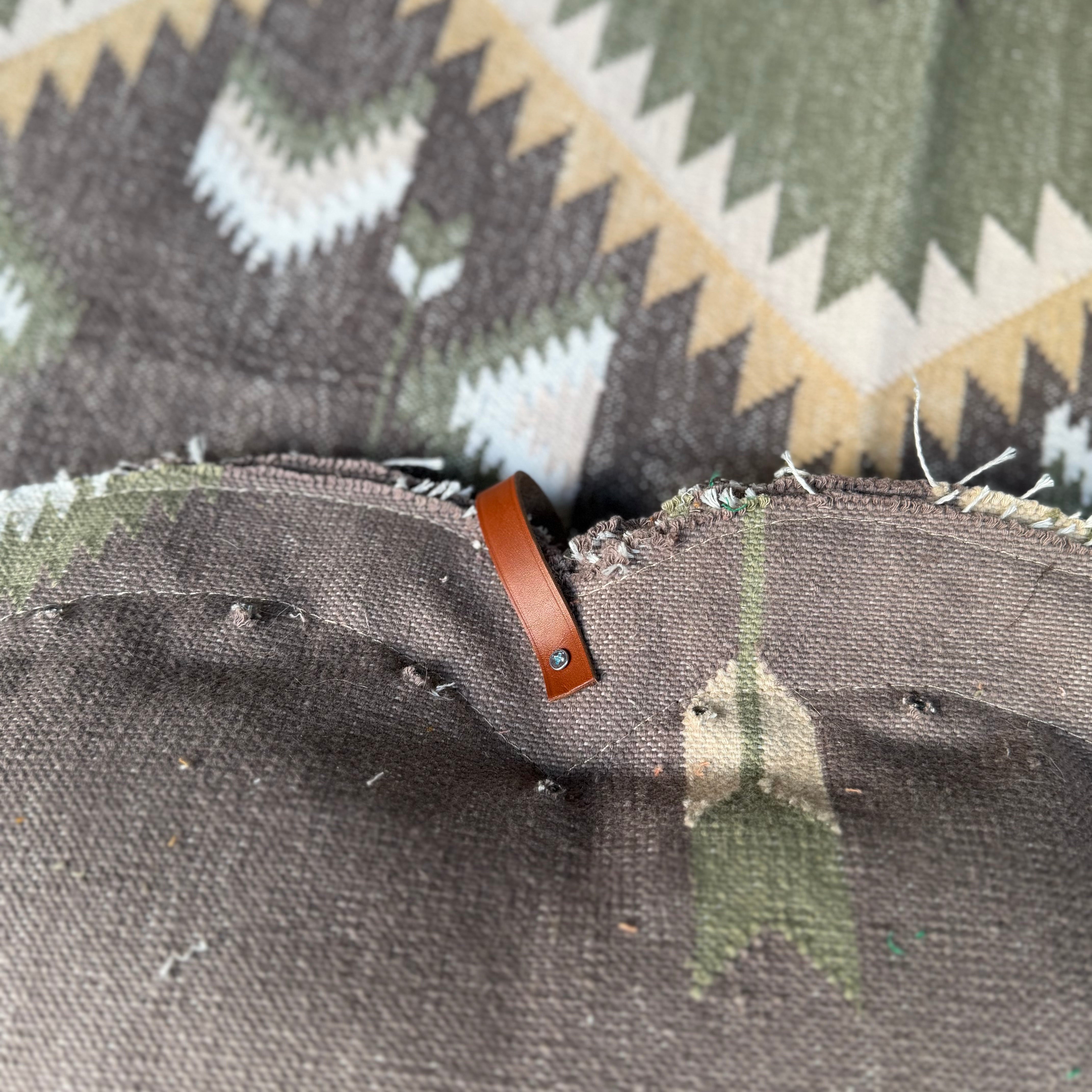 Palme klein NAVAJO mit LED Lichter, im Farbton olive grün mit Lederaufhängung