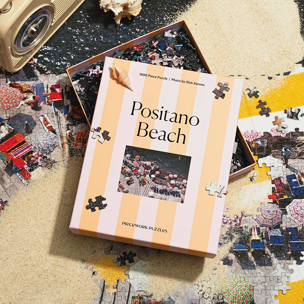Bild Positano Beach von Slim Aarons als Puzzle von Piecework Puzzles. Ein Puzzele mit 1000 Stück