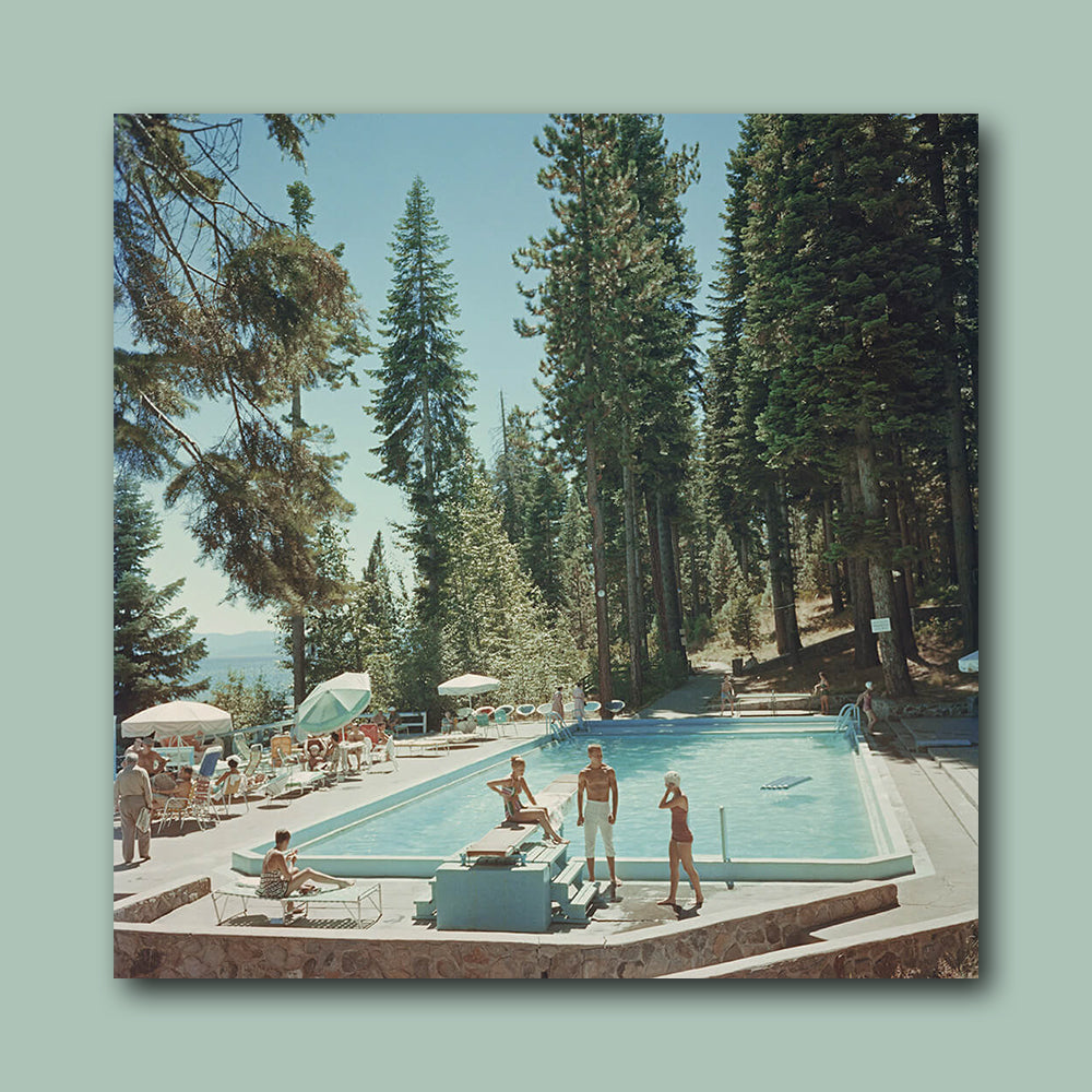 Wandbild Acrylglas Slim Aarons - Pool at Lake Tahoe von Getty Images
