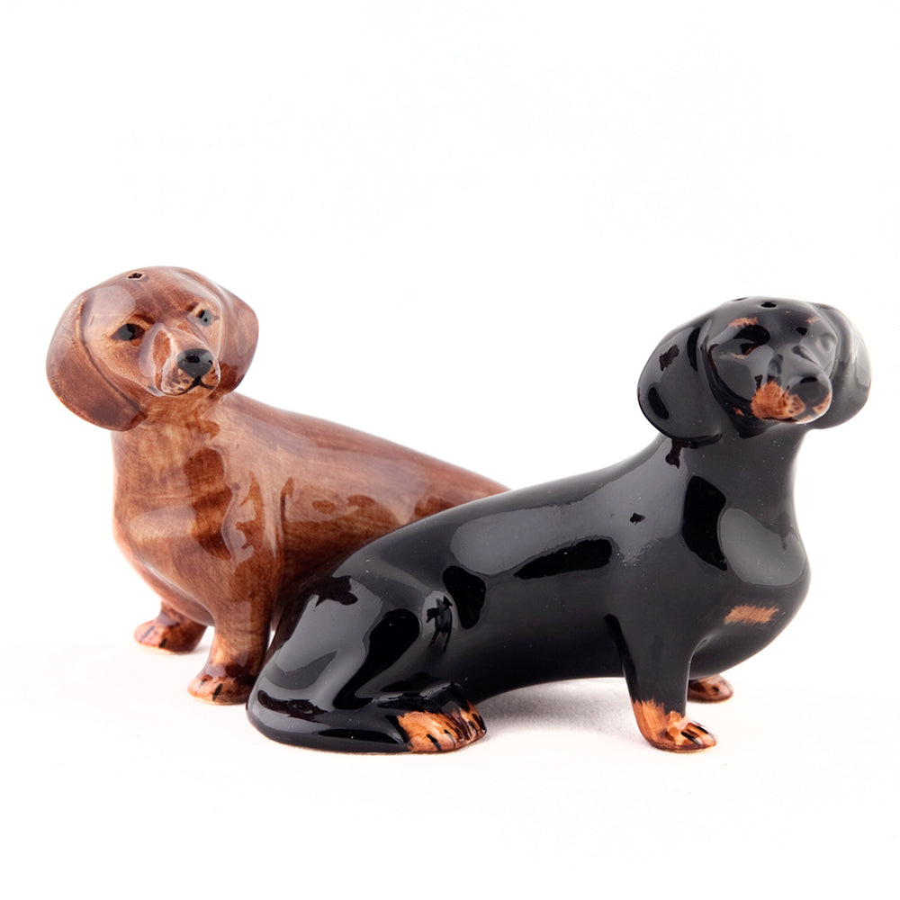 Salz und Pfefferstreuer in Tierform Dackel im Farbton schwarz und braun von Quail Ceramics
