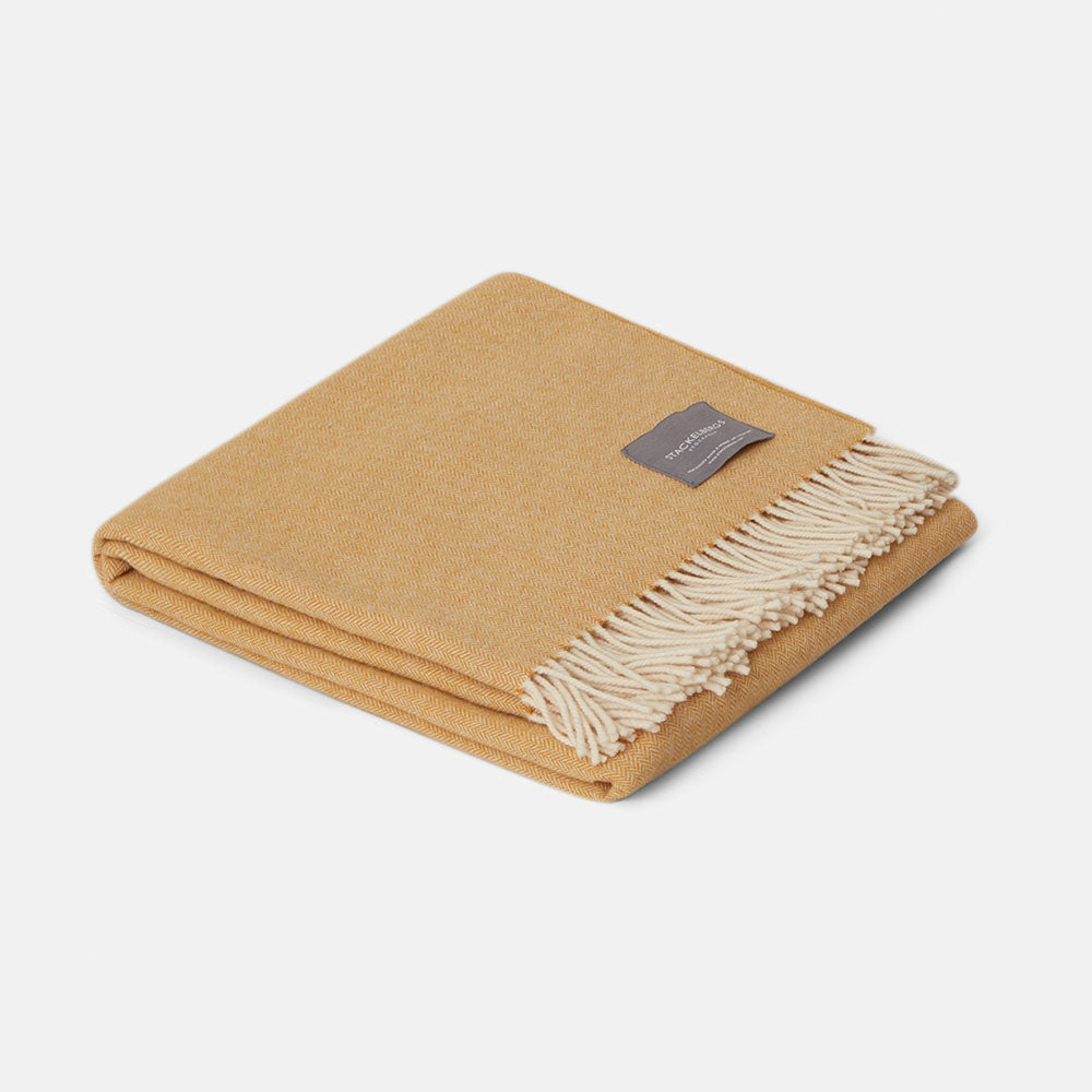 recycelte Decke aus&nbsp;Lammwolle von Stackelbergs im Farbton gelb