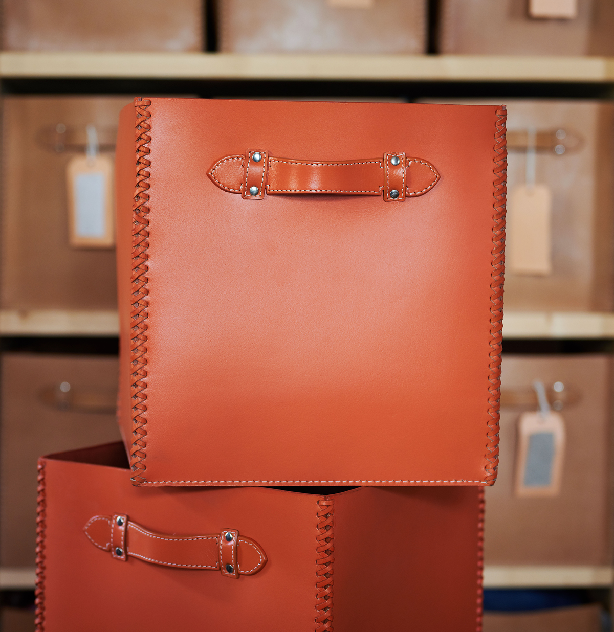Storage box with handle LIFESTYLE smooth leather - orange