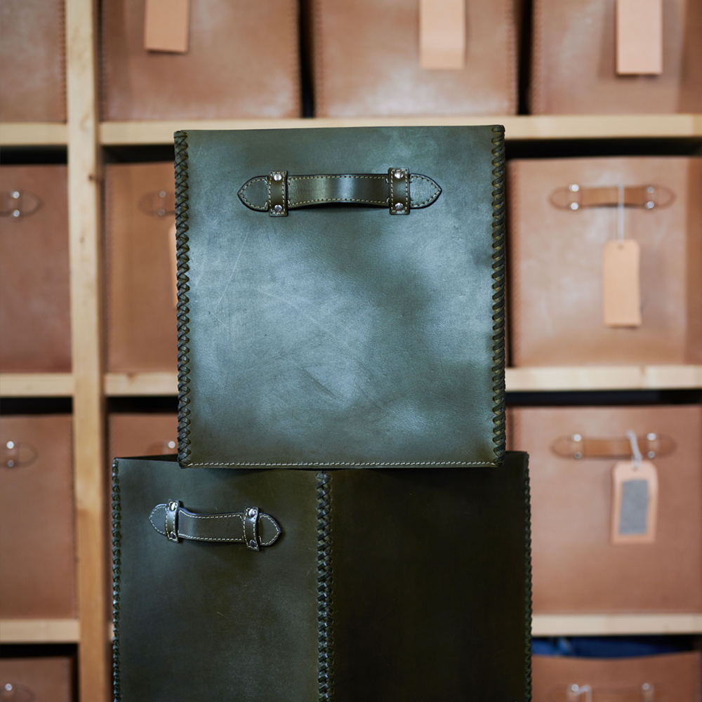 Aufbewahrungsbox mit Griff LIFESTYLE aus Leder glatt - olive
