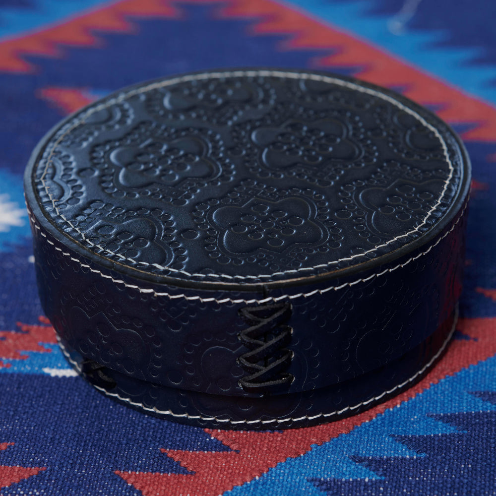 Runde, flache, navy Dose aus Leder