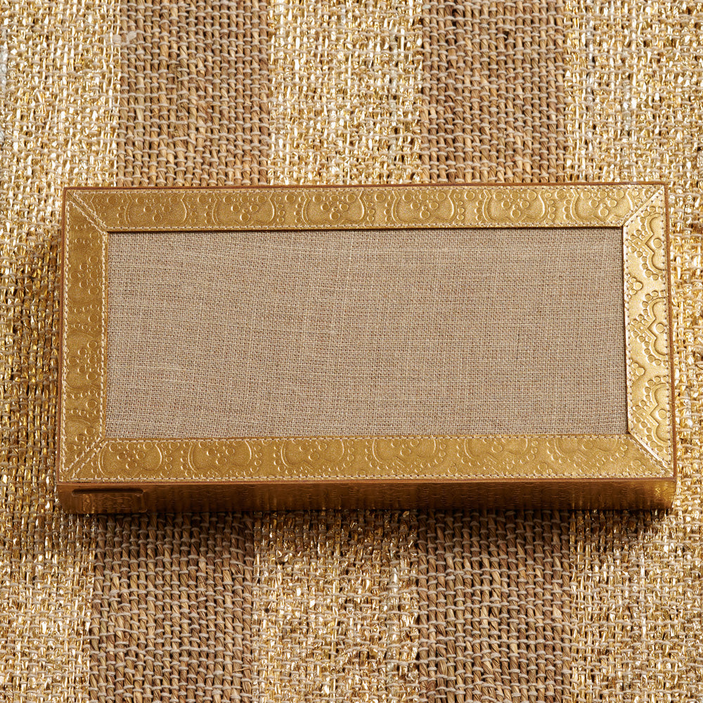 Rückseite: Rechteckiges Tablett aus Leder in gold mit Gravur