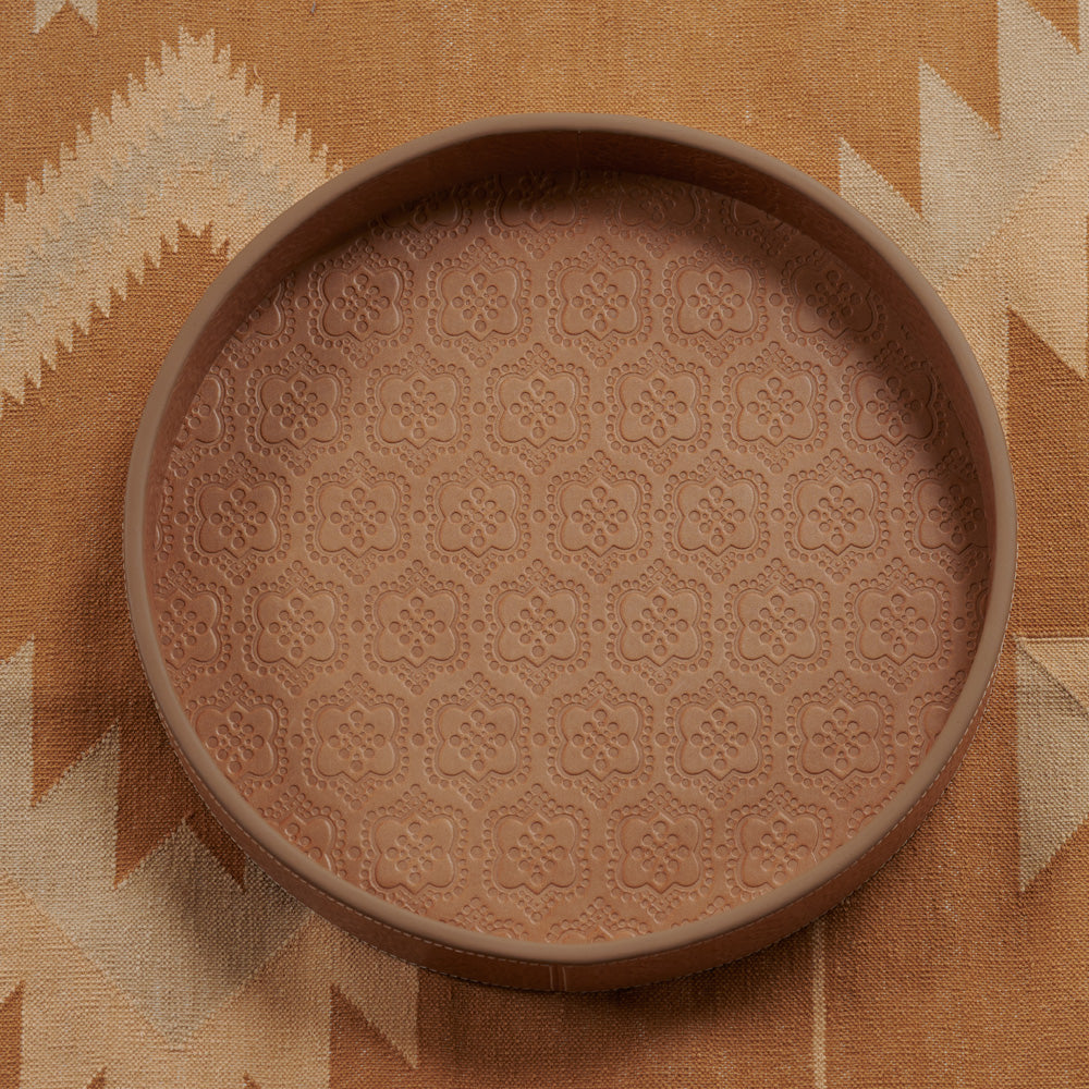 Handgemachtes Serviertablett aus Leder in camel