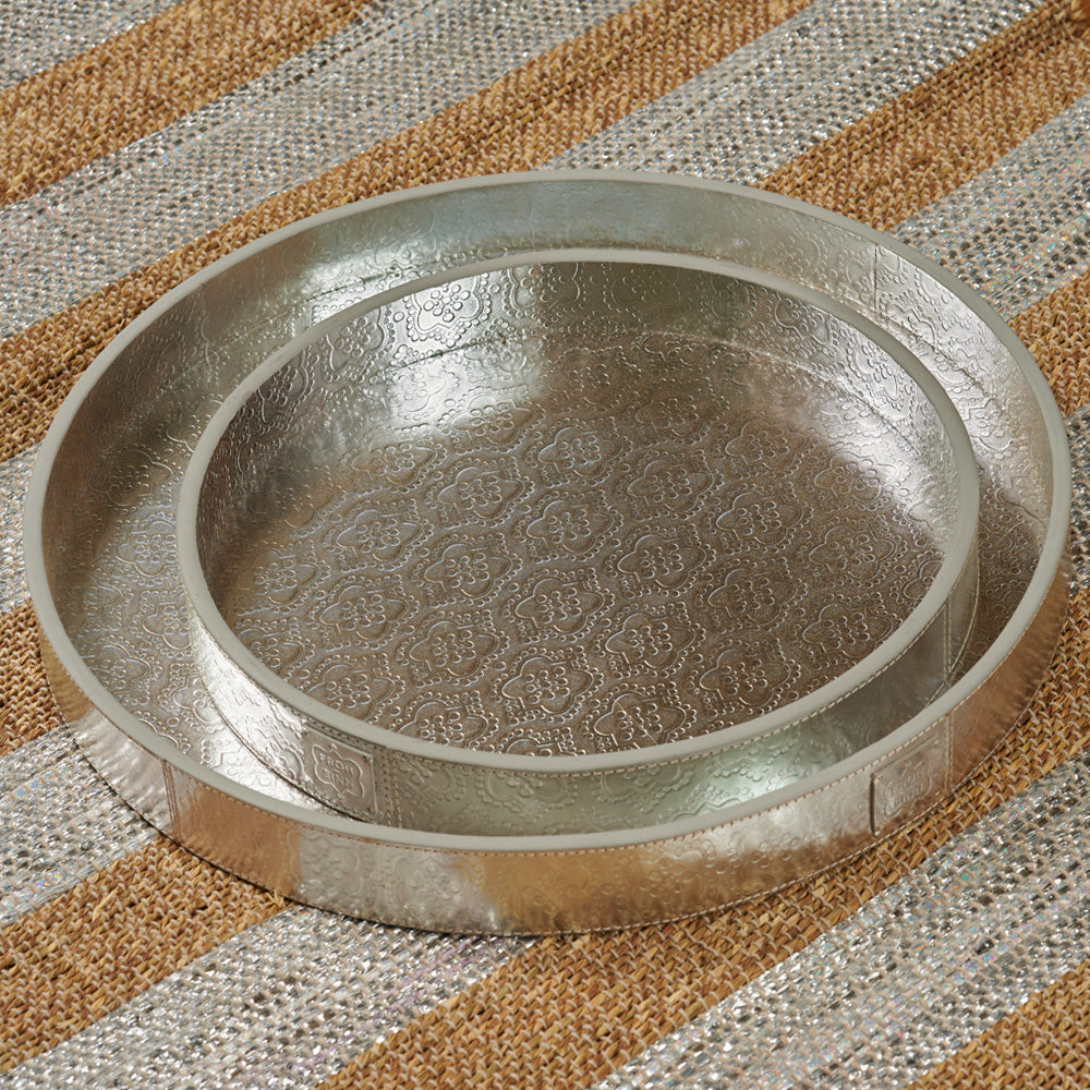 Rundes handgemachtes Serviertablett Set in silber