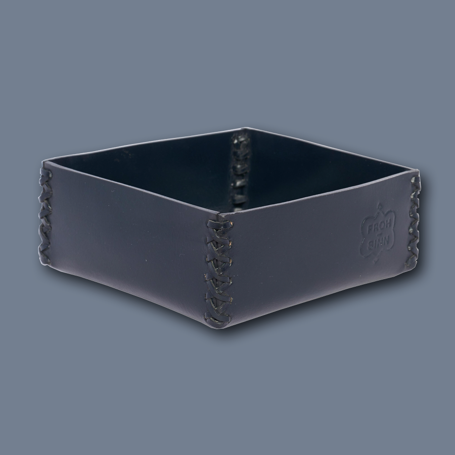 Navy farbige, handgemachte Box für Accessoires, die aus Büffelleder gefertigt ist