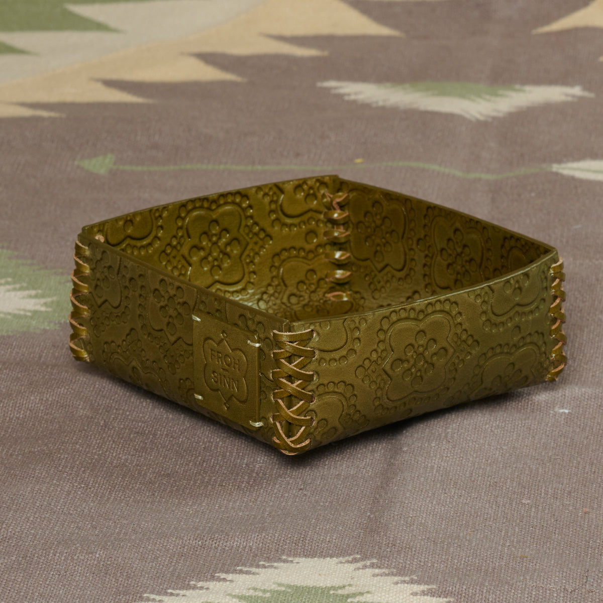 Accessoire Box ICON aus Leder geprägt in olive