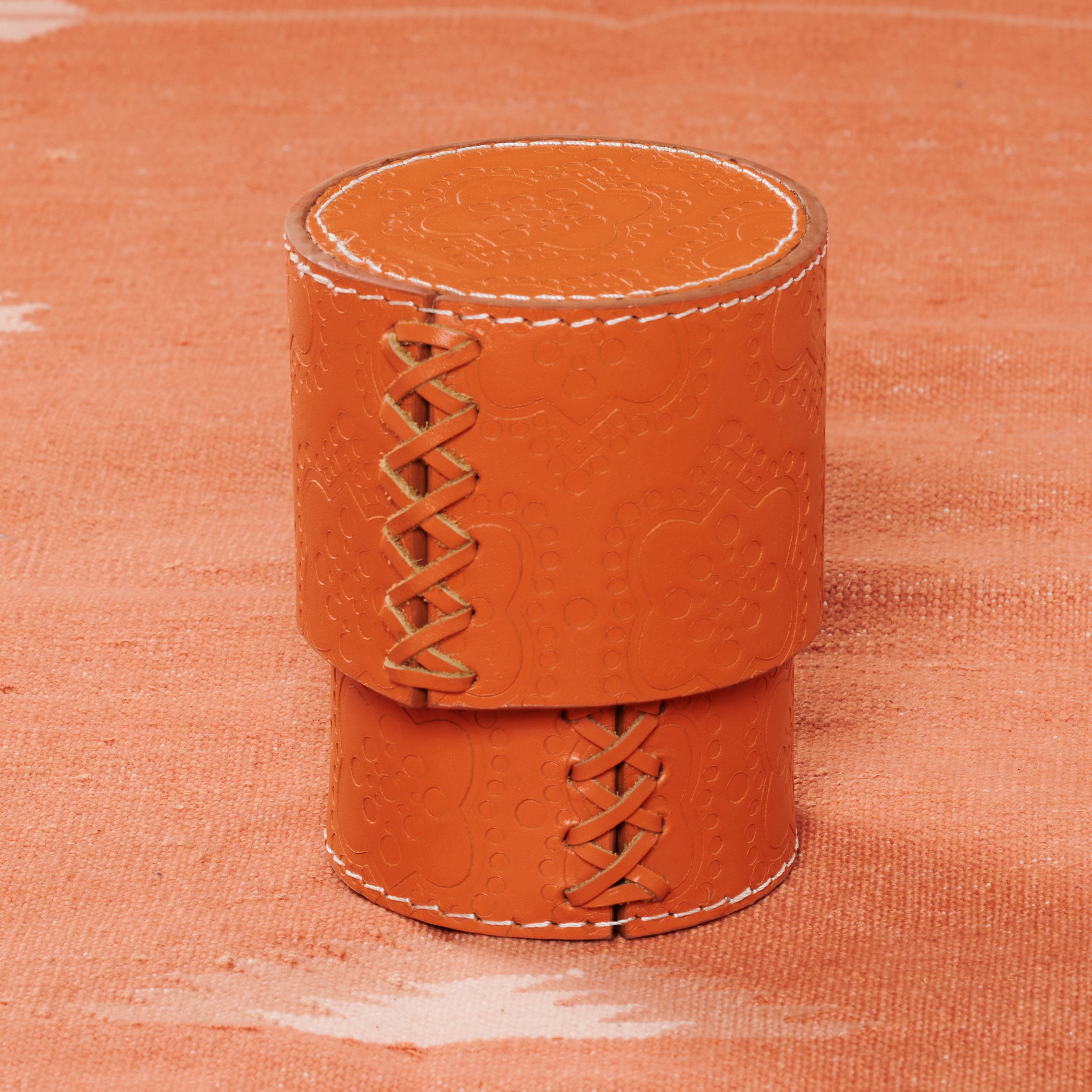 Dose rund hoch ICON aus Leder geprägt in orange