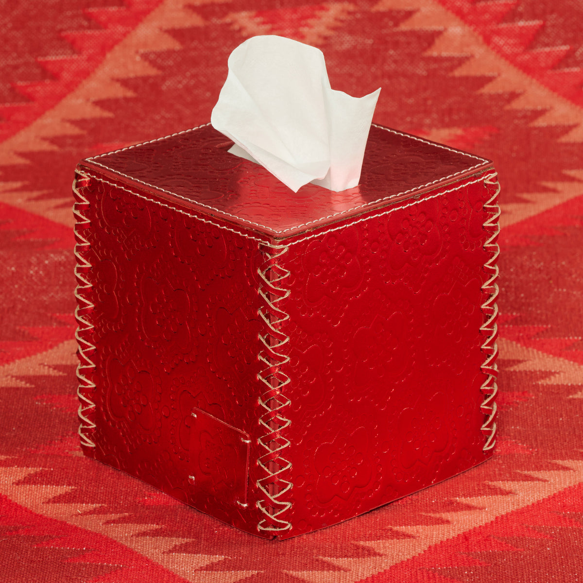 Papiertuchbox ICON aus Leder geprägt in rot