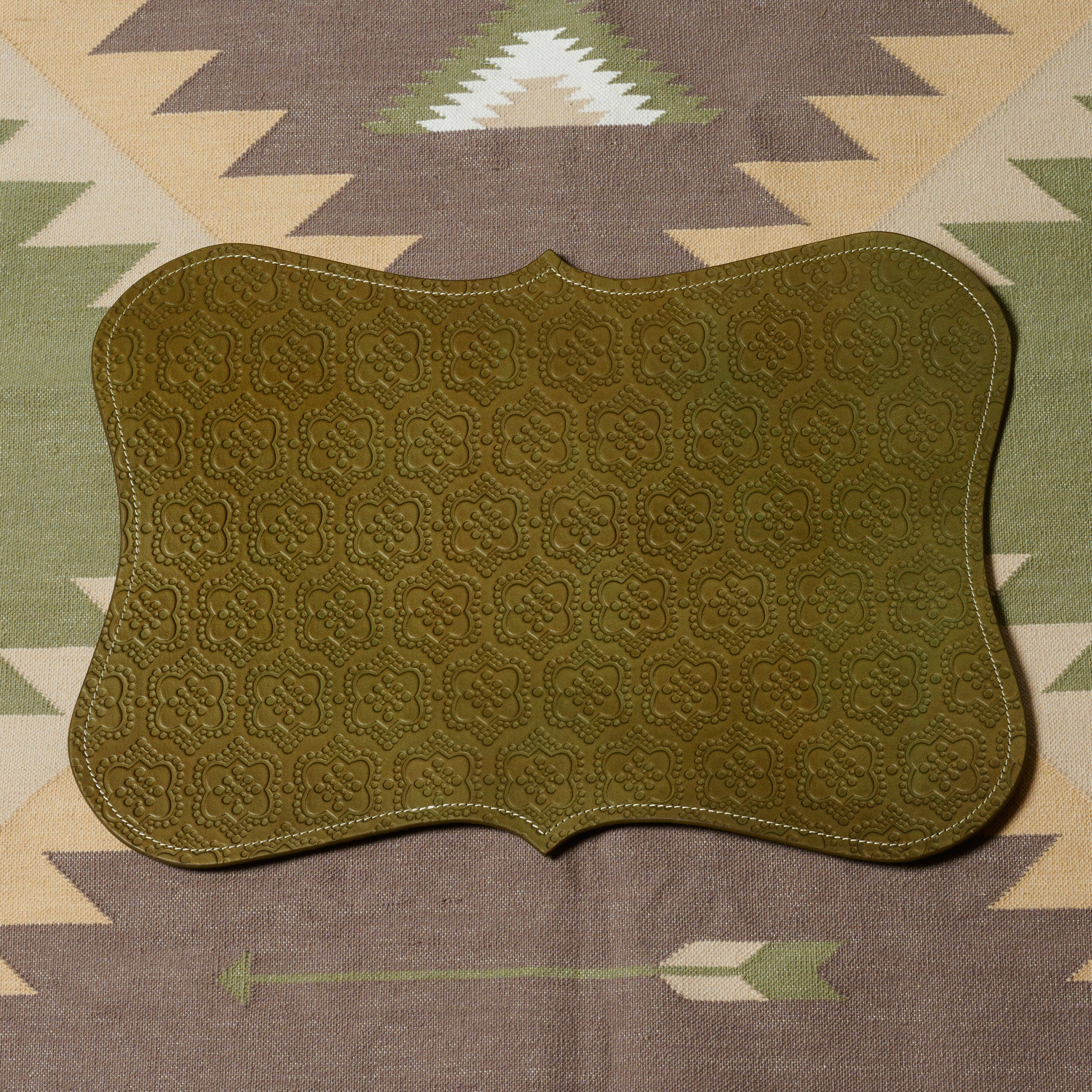 Tischset ICON aus Leder geprägt in olive
