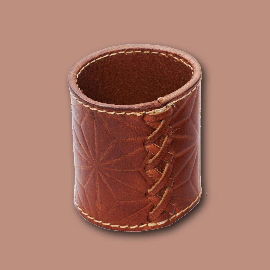 Handgemachter Serviettenring aus Leder in cognac