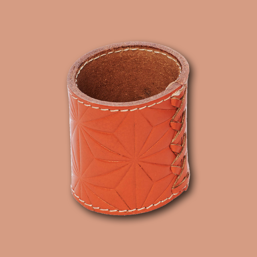 Handgemachter Serviettenring aus Leder in orange