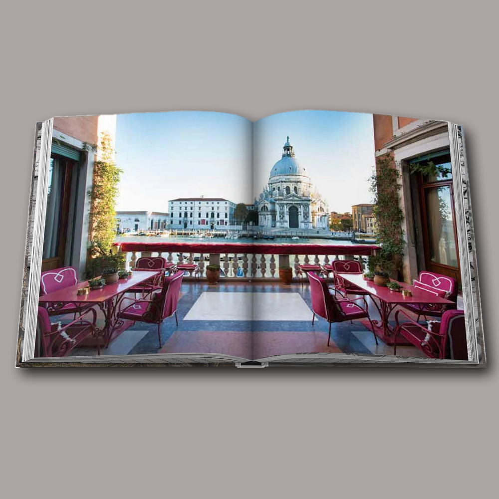 Book Venetian Chic