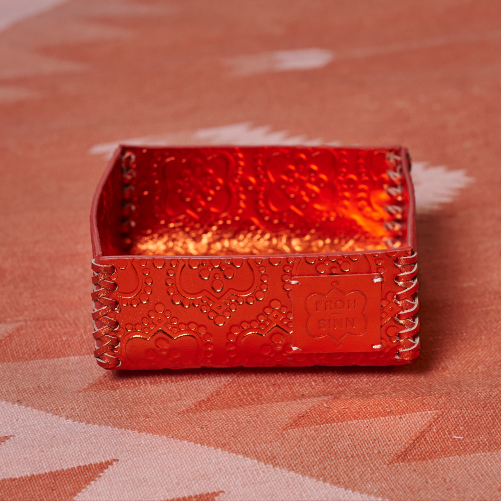 Accessoire Box ICON aus Leder geprägt - amber
