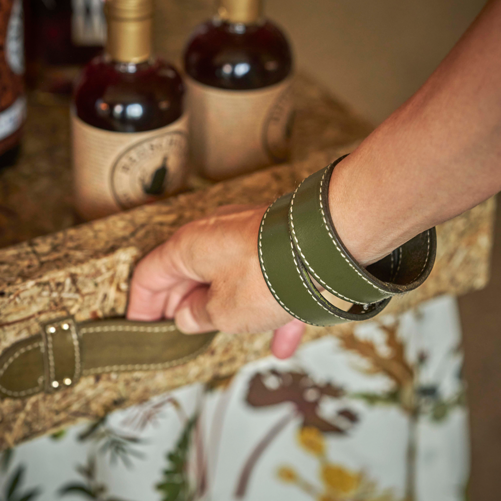 Armreif LIFESTYLE aus Leder glatt - olive