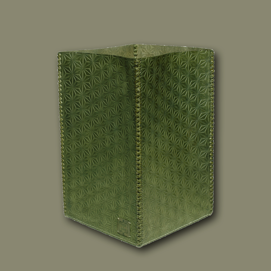 Handgemachter Papiereimer aus Leder in olive