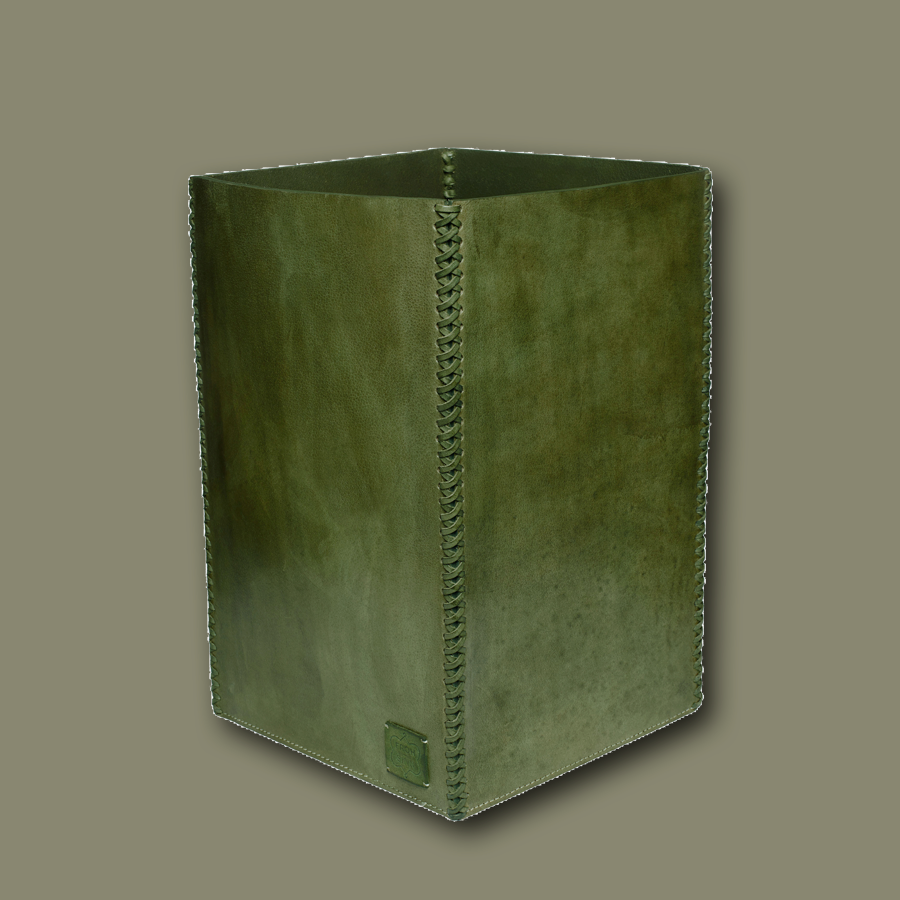 Handgemachter Papiereimer aus Leder in olive