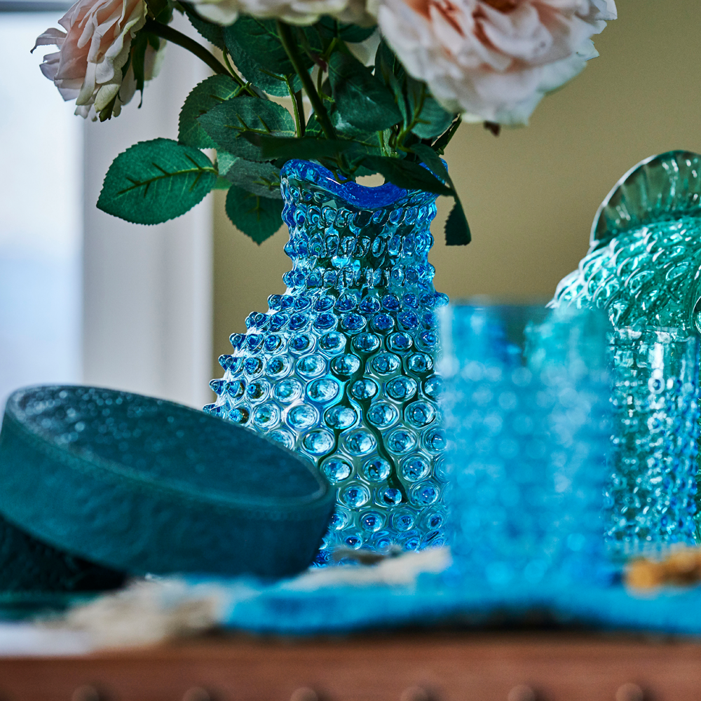 Krug HOBNAIL aus Glas - azure