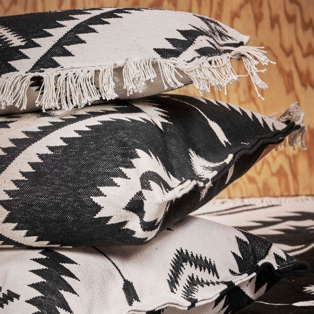 Cushion NAVAJO - white&amp;black