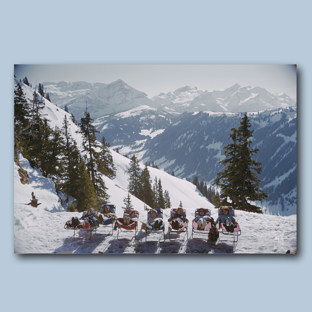 Acrylic print Slim Aarons - Lounging in Gstaad