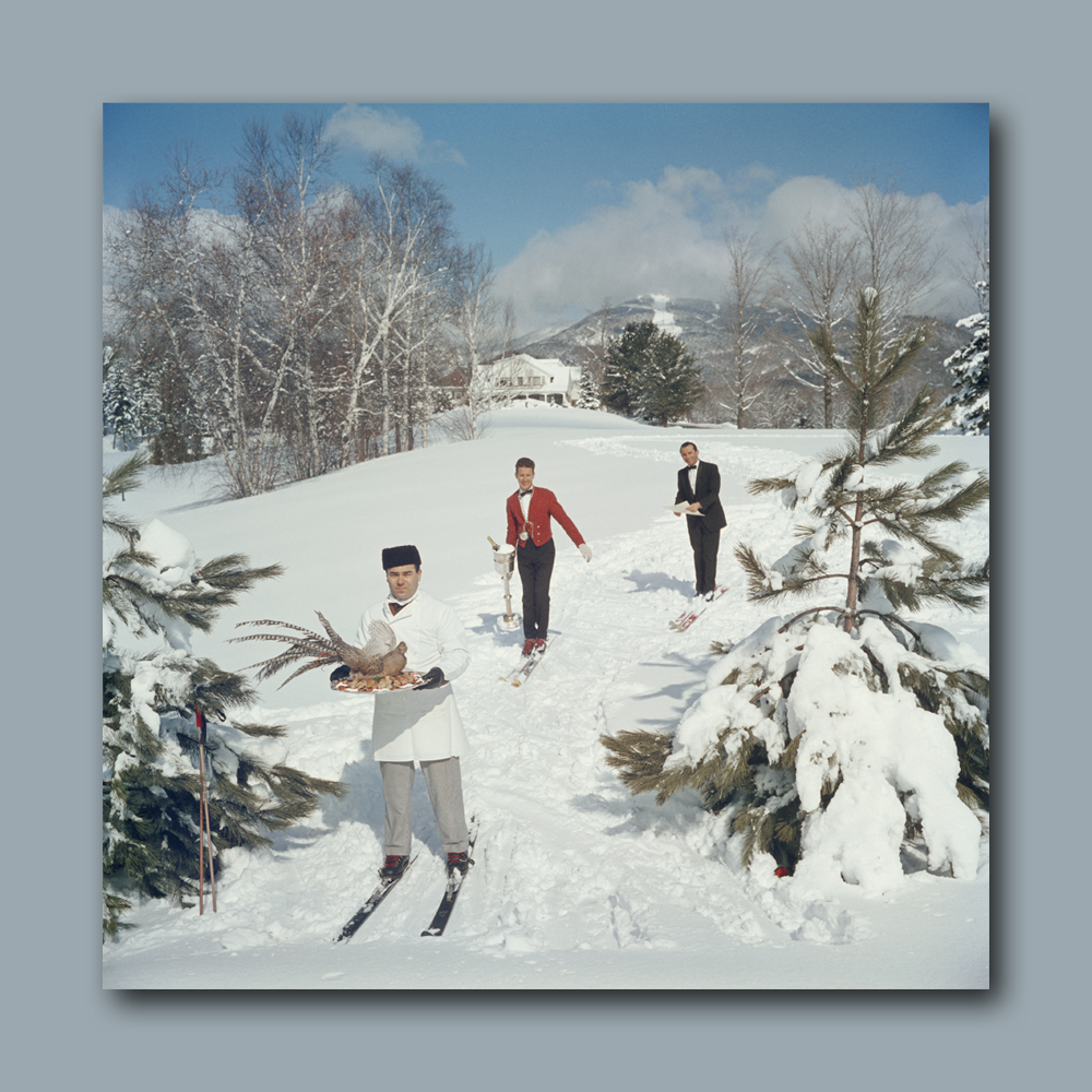 Slim Aarons - Skiing Waiters