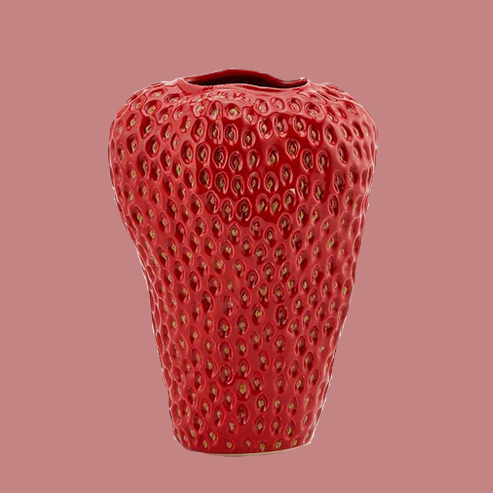 Die Chakra Strawberry Vase von Enzo de Gasperi wird Ihrer Umgebung Charakter und Farbe verleihen und genau wie eine Erdbeere wird niemand auf ihre Süße und Vitalität verzichten können!