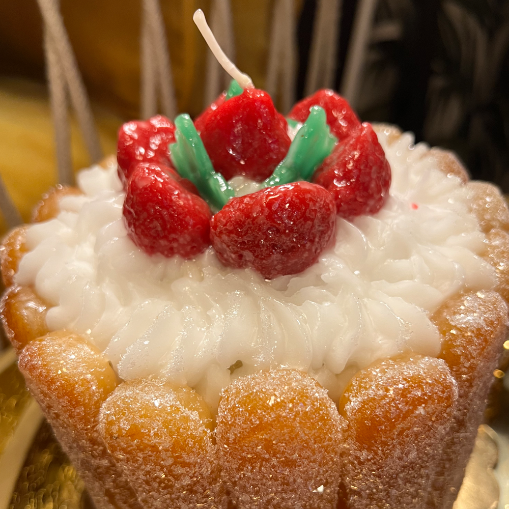 Candle cake - strawberry meringue